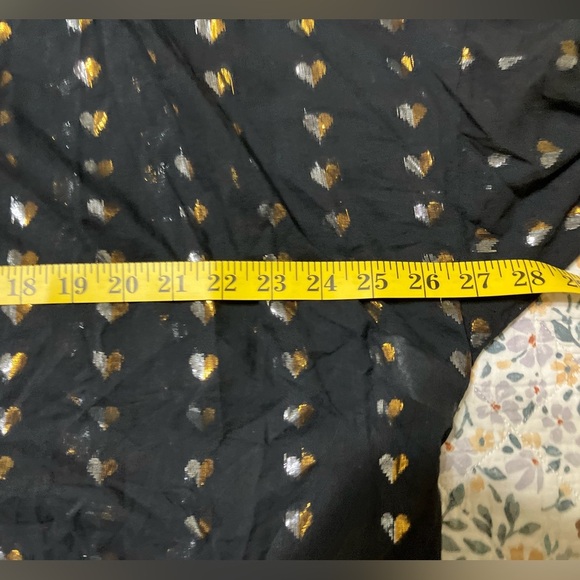Never A Wallflower Black Heart of Gold Elastic Sleeve Top - Picture 9 of 9